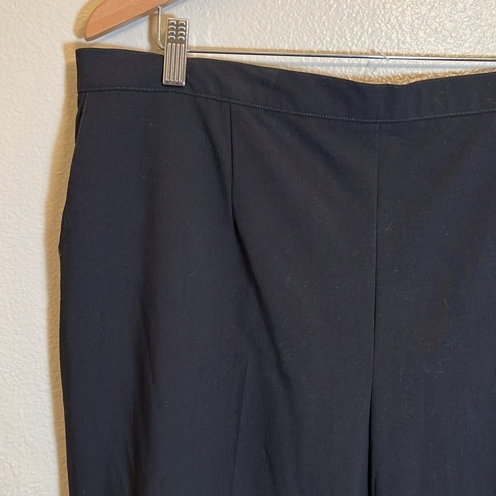 Alfred Dunner Black Plus Size Crop Pants - Picture 3 of 8